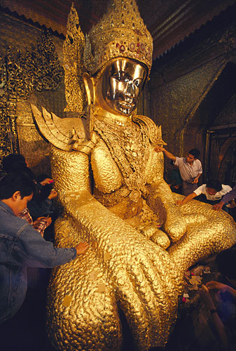Maha Muni Buddha Mandalay, Burma