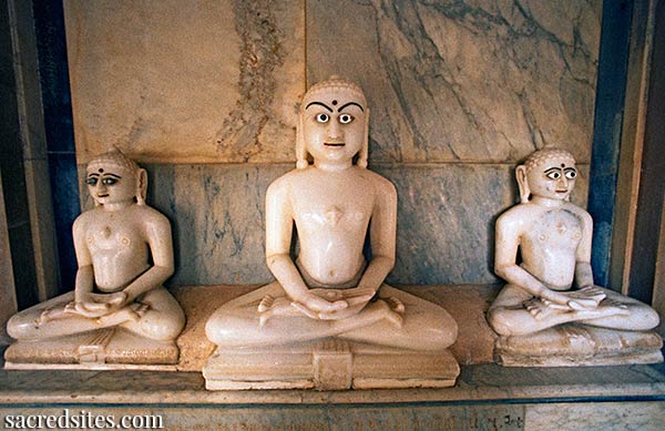 Tirthankara statues at Shatrunajaya