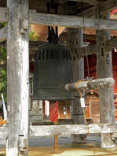 Haguro San, Sanjin Gosaiden temple Great Bell