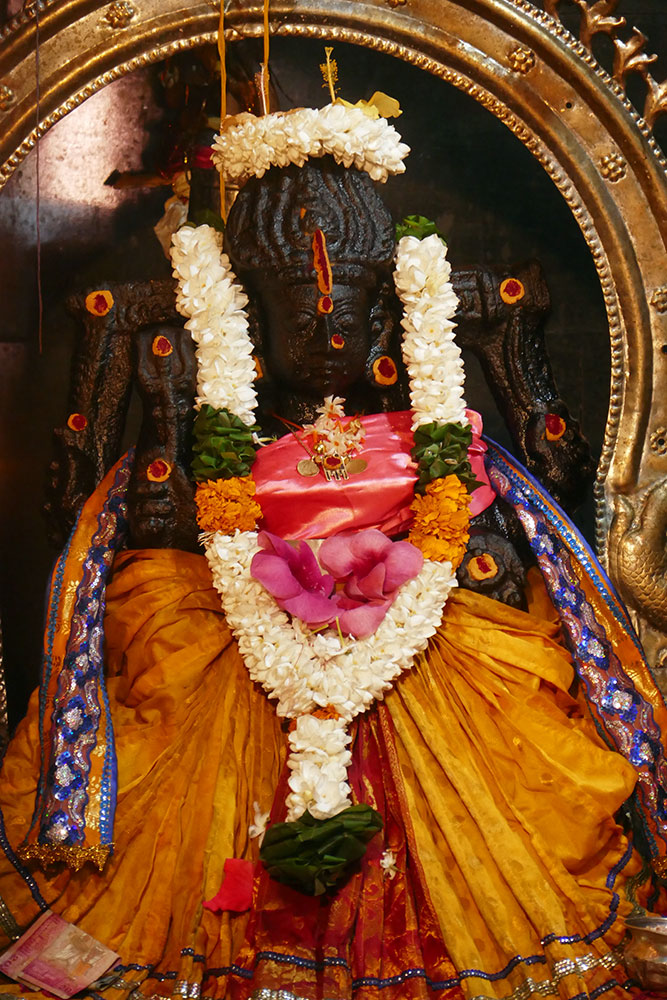 Sri Muthumariamman Thevasthanam Statue