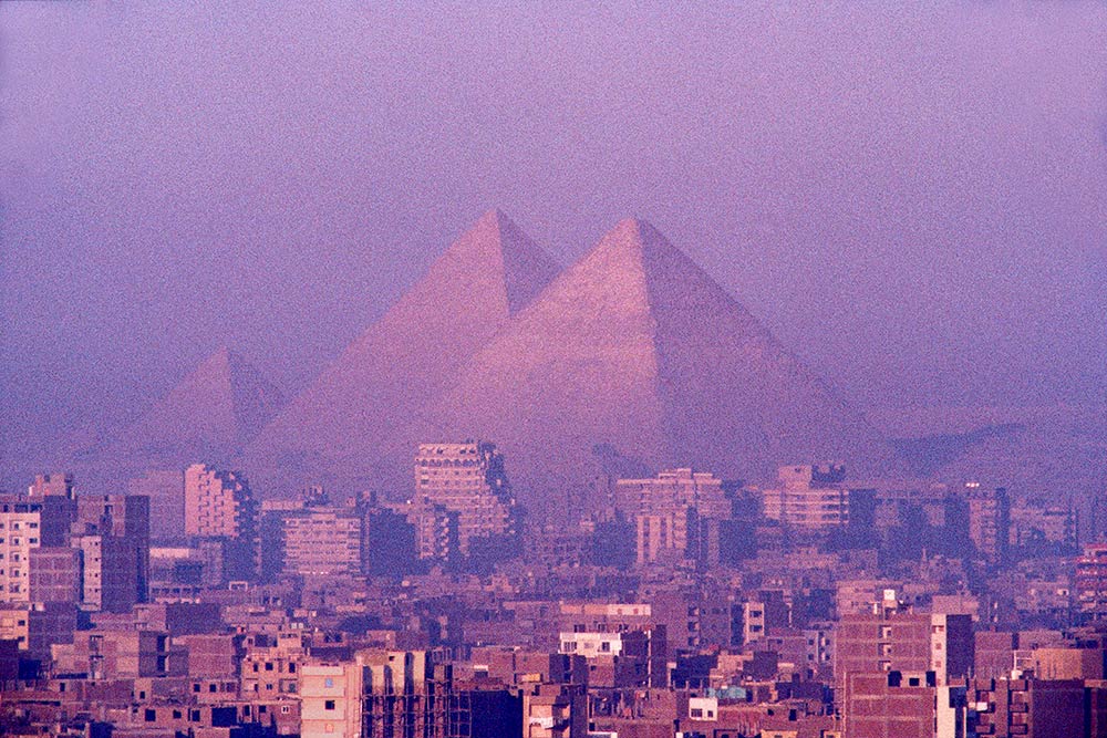 Piramide handia egunsentian