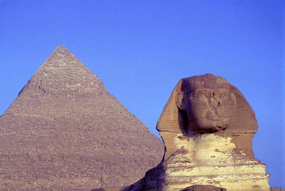 Sphinx mit Khafra Pyramide