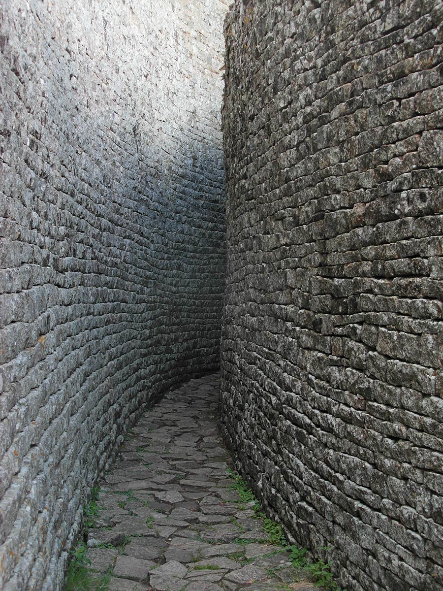 Great Zimbabwe ruins, mysterious inner corridor