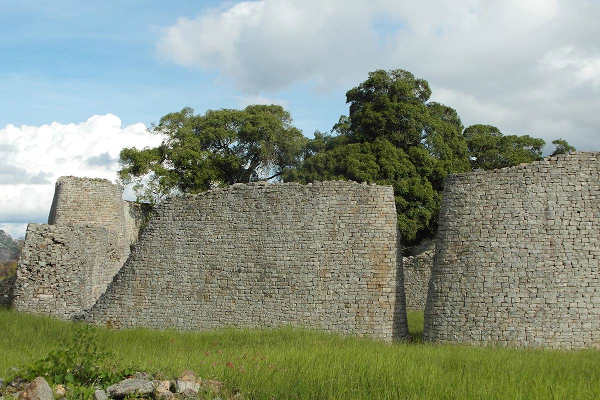 Grandi rovine dello Zimbabwe, portale d'ingresso