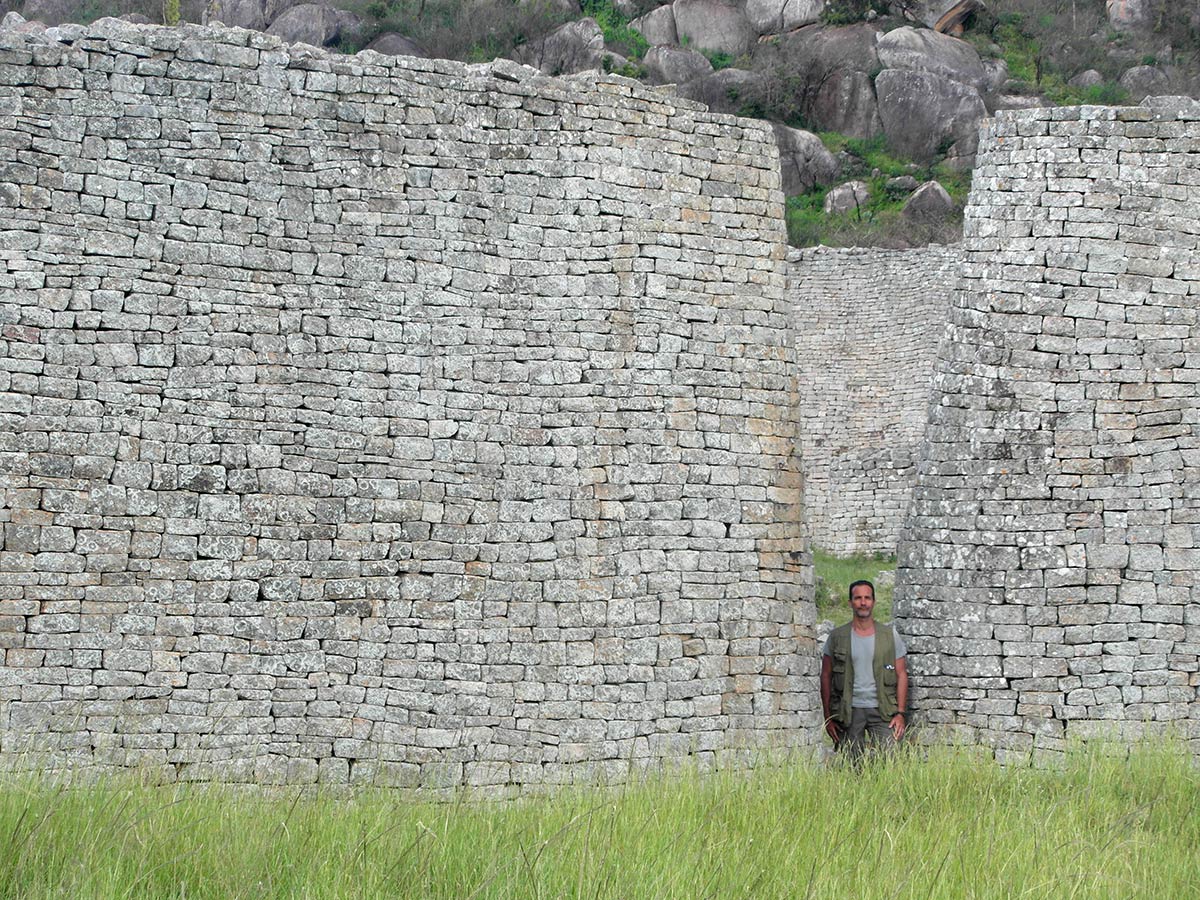 Grandi rovine dello Zimbabwe, portale d'ingresso