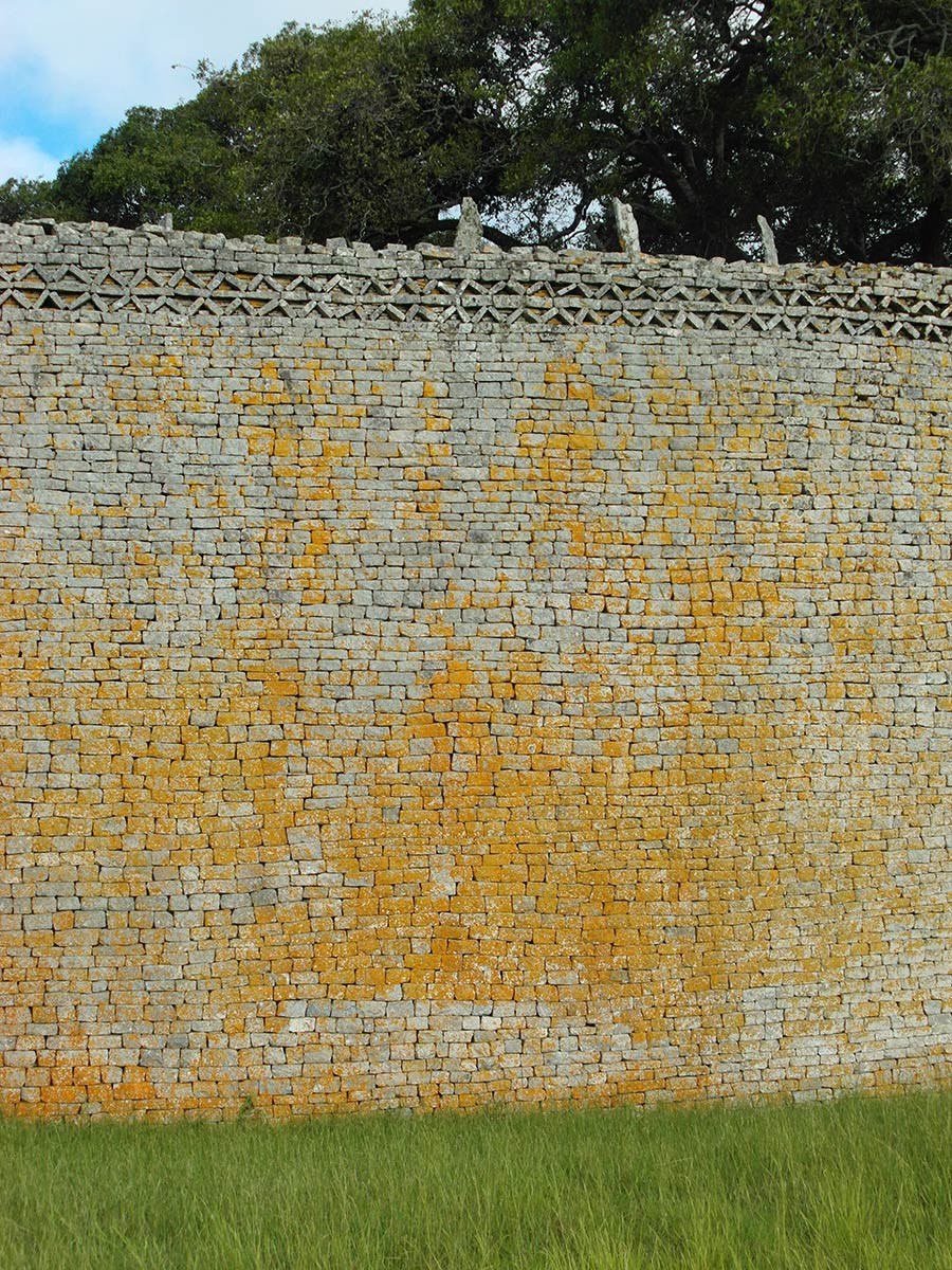 Grandes ruinas de Zimbabwe, paredes exteriores