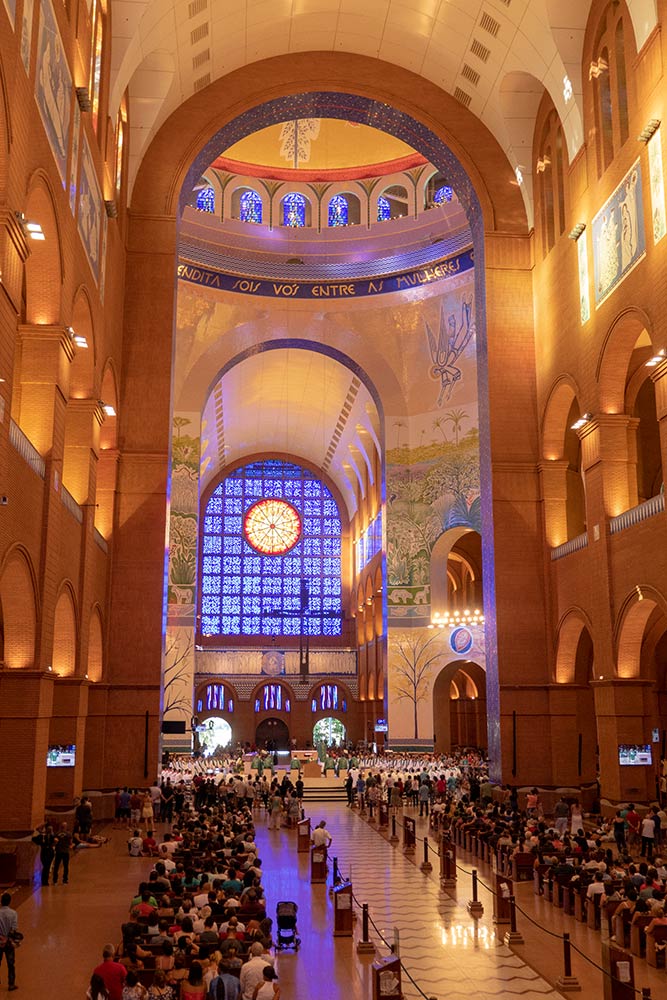 Interior de la Basílica del Santuario Nacional de Nuestra Señora de Aparecida, Aparecida.