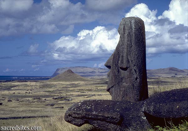 Rapa Nuiko Moai estatuak