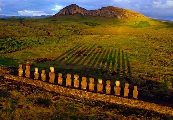 Lever de soleil sur l'île de Pâques (photo de Pierre Lesage)