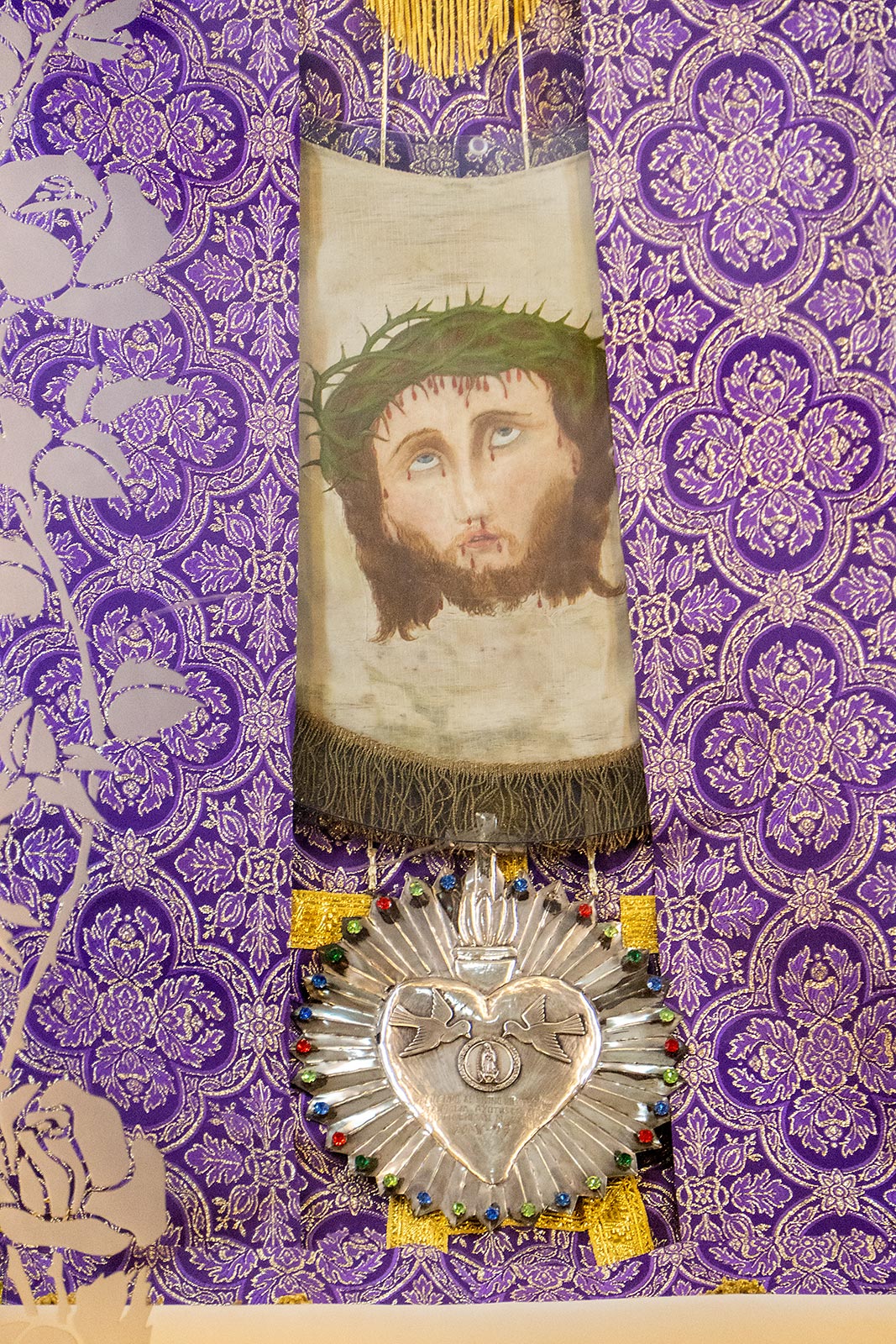 İsa'nın kumaş üzerindeki mucizevi görüntüsü, Santuario del Divino Rostro'daki ana sunak