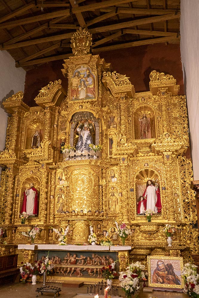Altari Santuario de Mama Ashussa, Chacas