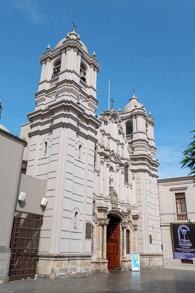 Iglesia de Las Nazarenas ، Señor de los Milagros ، ليما