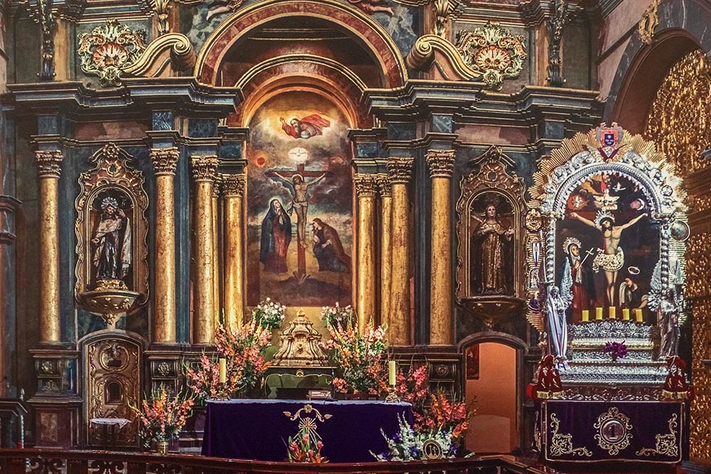 Main altar at Iglesia de Las Nazarenas, Señor de los Milagros, Lima