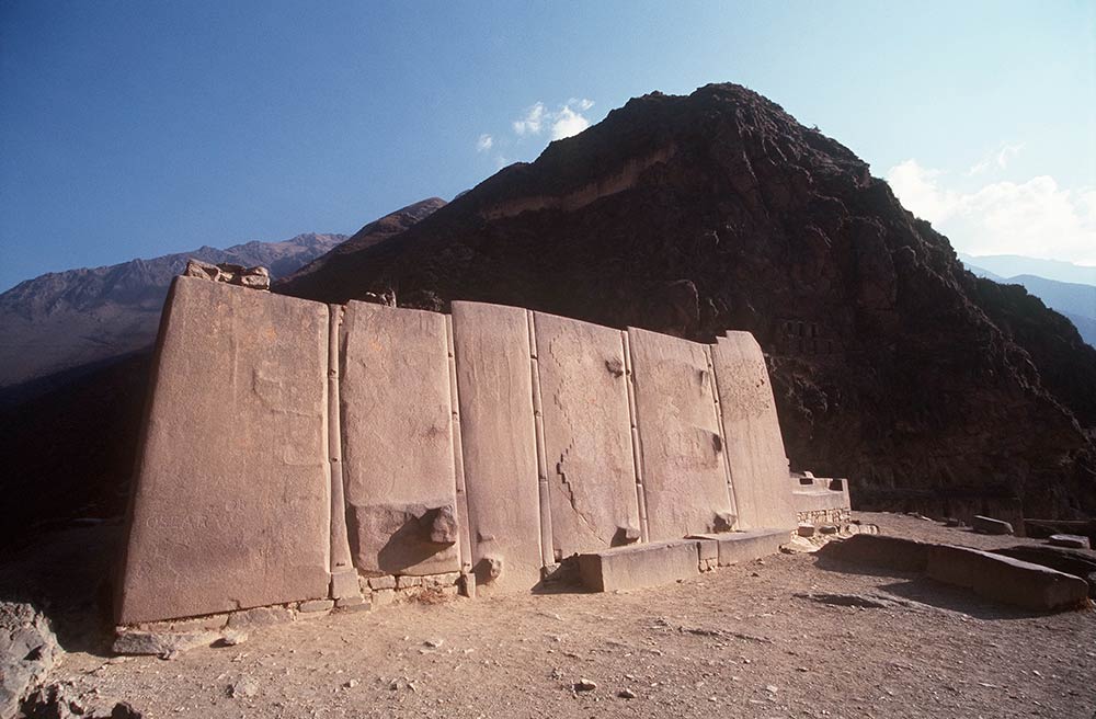 Geheimnisvolles Megalith-Mauerwerk aus der Zeit vor der Inkazeit in Ollantaytambo