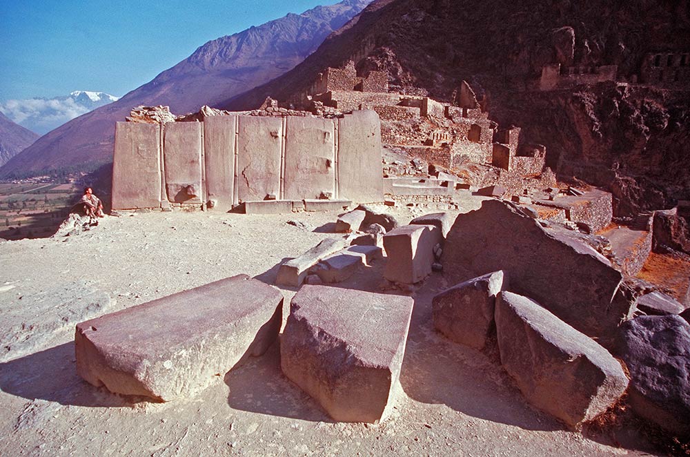 Geheimnisvolles Megalith-Mauerwerk aus der Zeit vor der Inkazeit in Ollantaytambo