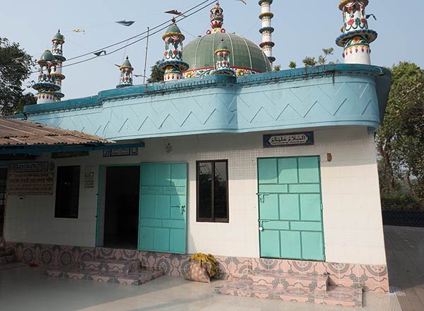 बयाजिद बोस्तामी, चटगांव के मंदिर का प्रवेश द्वार