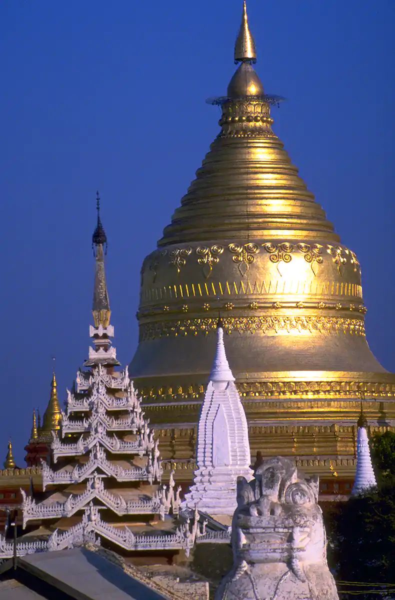 Detalle del templo de Shwezigon, Bagan, Myanmar (Birmania)