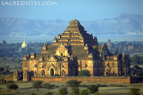 el Templo de Dhammayangyi, Bagan, Birmania