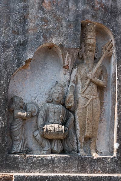 Sculptures sur le mur du temple Hayagriva Madhava
