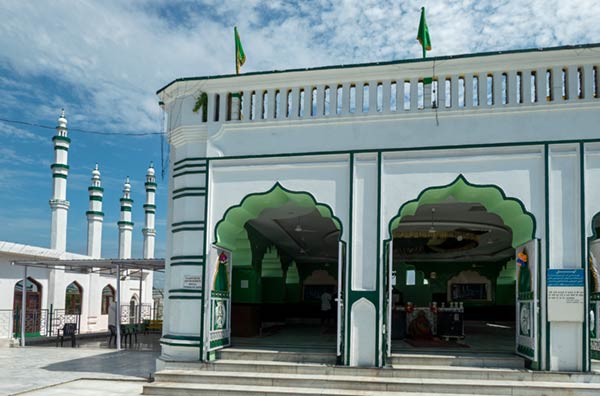 Peer Baba Budhan Ali Shah baseliza, Jammu hiriko aireportutik gertu