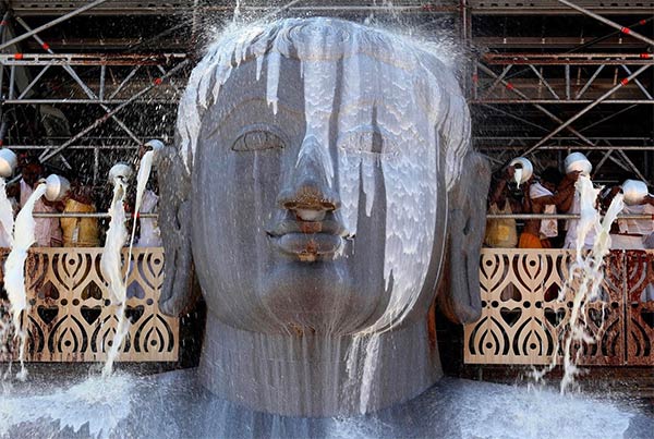 Ceremonia de la leche shravanabelagola xnumx