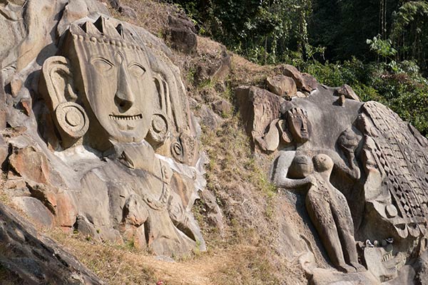 Shiva als Unakotiswara Kal Bhairava en godin Durga, Unakoti