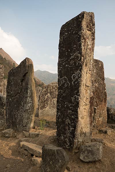 Die stehenden Steine ​​von Willong Khullen, Manipur, Indien