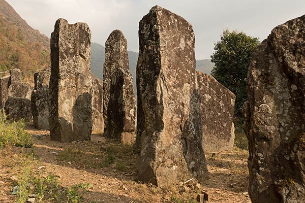 Die stehenden Steine ​​von Willong Khullen, Manipur, Indien