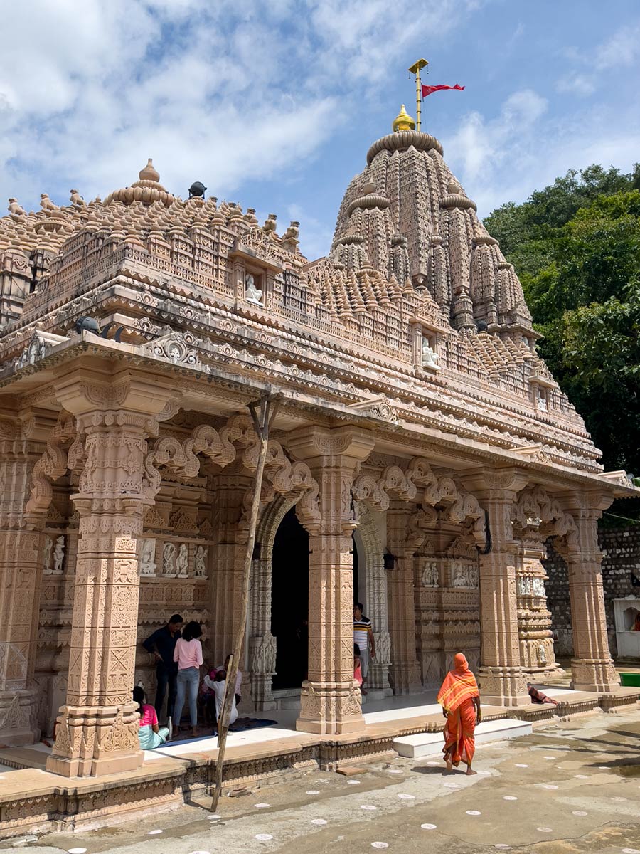 Temple Ma Bamleshwari (base de la colline), Dongargarh