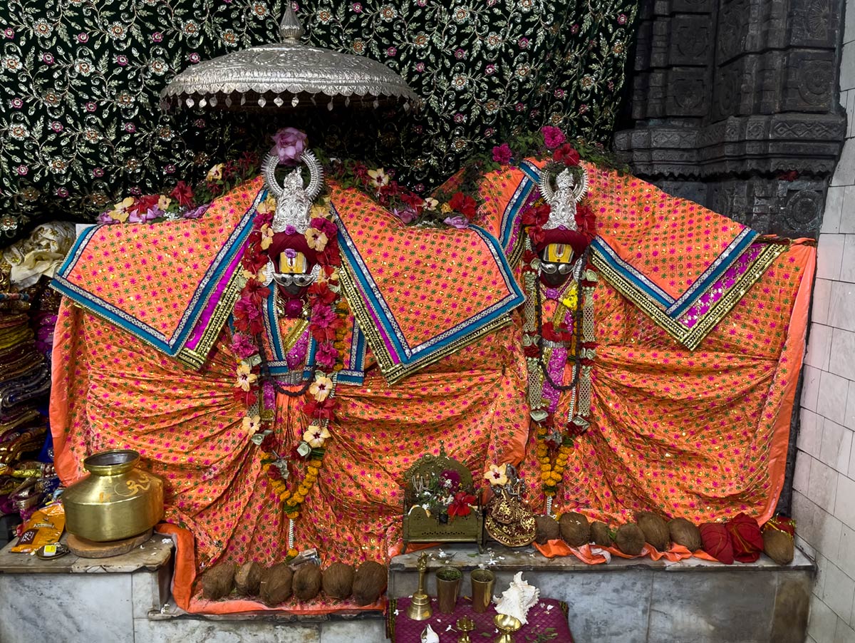 Standbeelden van Ram en Lakshman, Shivrinarayan-tempel, Seorinarayan