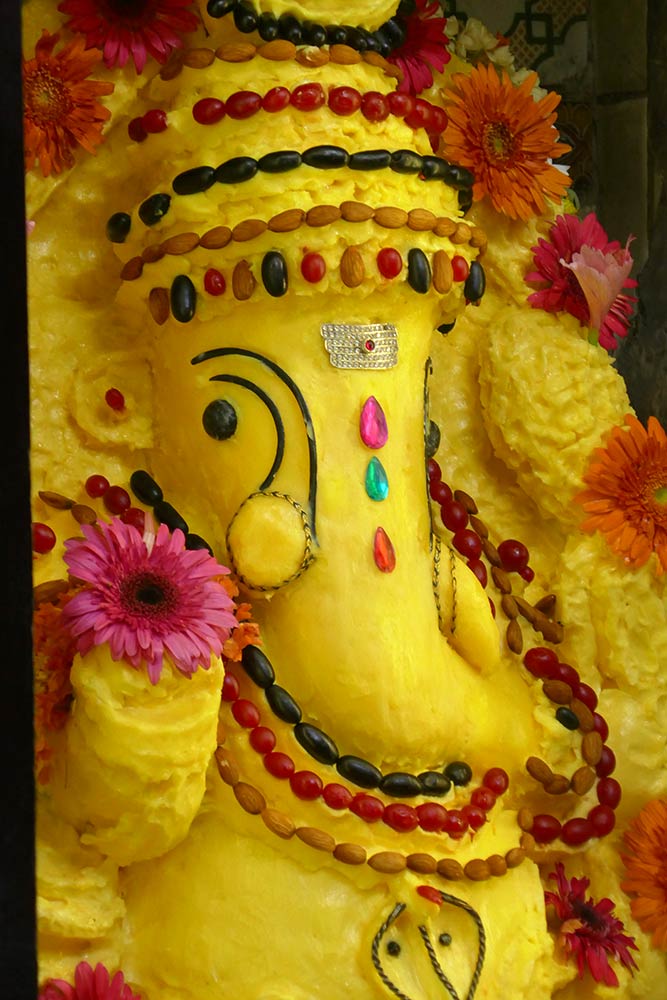 Estátua principal de Ganesh dentro do Templo Srikanteshwara, Nanjanagudu