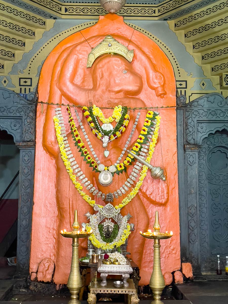 Skulptur von Hanuman, Hauptaltar, Shree Veera Maruthi Gudi, Karkala