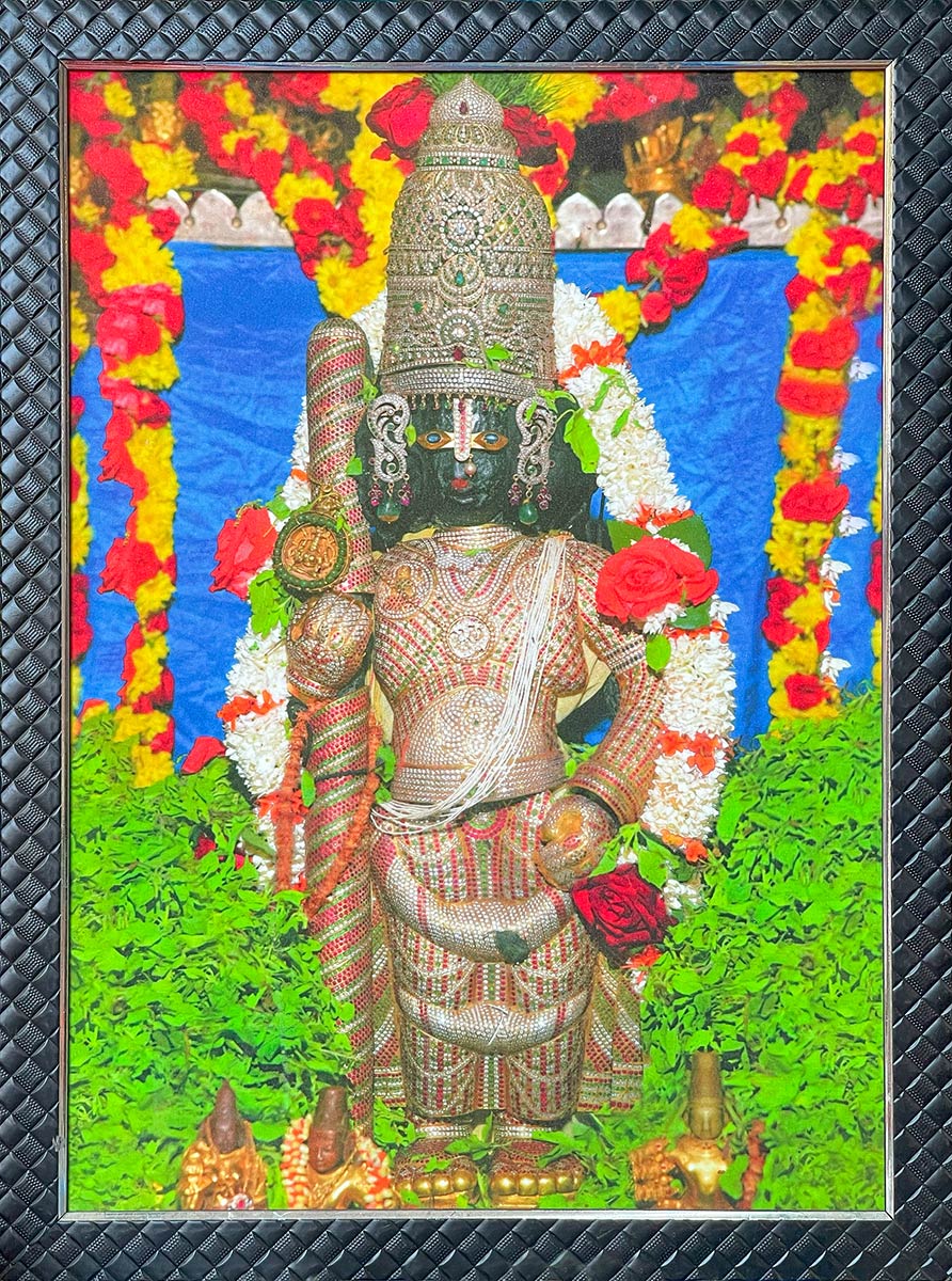 Sri Krishna-tempel, Udupi (kleine poster van godheid op hoofdaltaar)