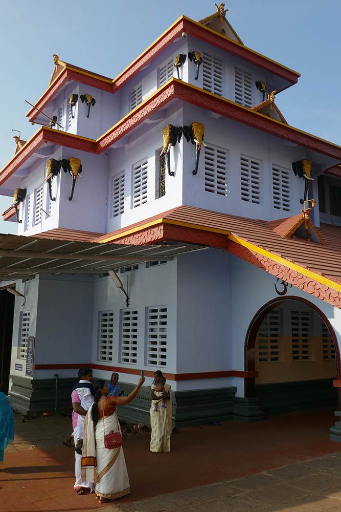 Pelgrims bij Parassinikkadavu Muthappan-tempel, Karinkalkuzhi