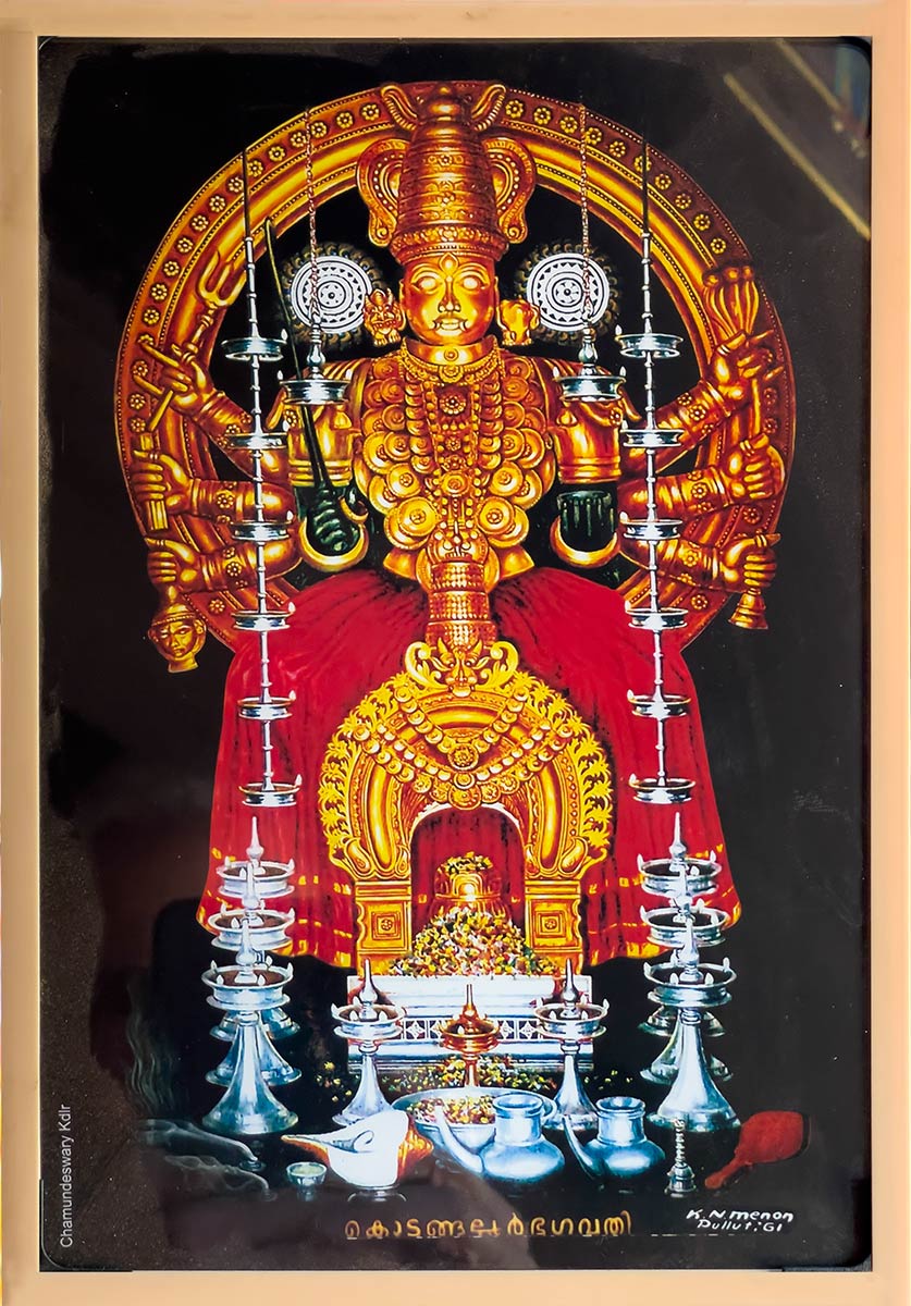Tempio di Kodungallur Bhagavathy, Kodungallur. Foto della pittura della statua della divinità.