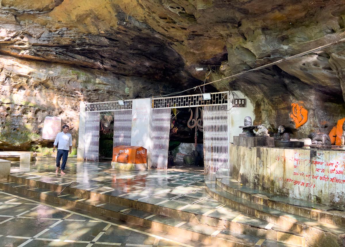 Temple de la grotte de Bada Mahadev, Pachmarhi