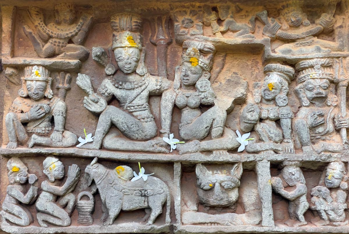 Kaiverruksia Rameswara-temppelin seinällä Bhubaneshwarissa