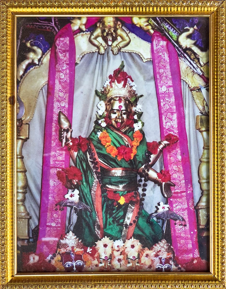 Maa Tara Tarinin temppeli, Purusottampur. Valokuva Maa Taran patsaasta.