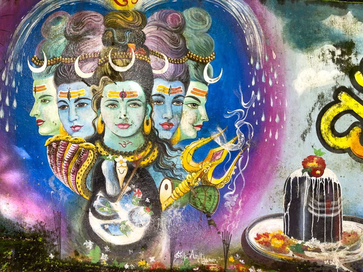 Shivan viiden pään maalaus Panchalingeswarin temppelissä Nilagirissa
