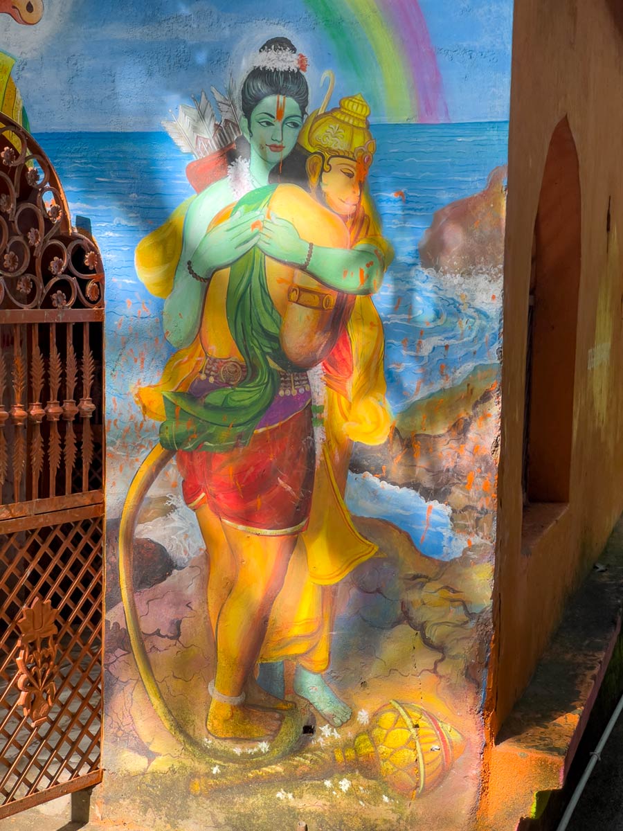 हनुमान को गले लगाते हुए शिव की पेंटिंग, पंचलिंगेश्वर मंदिर, नीलगिरि