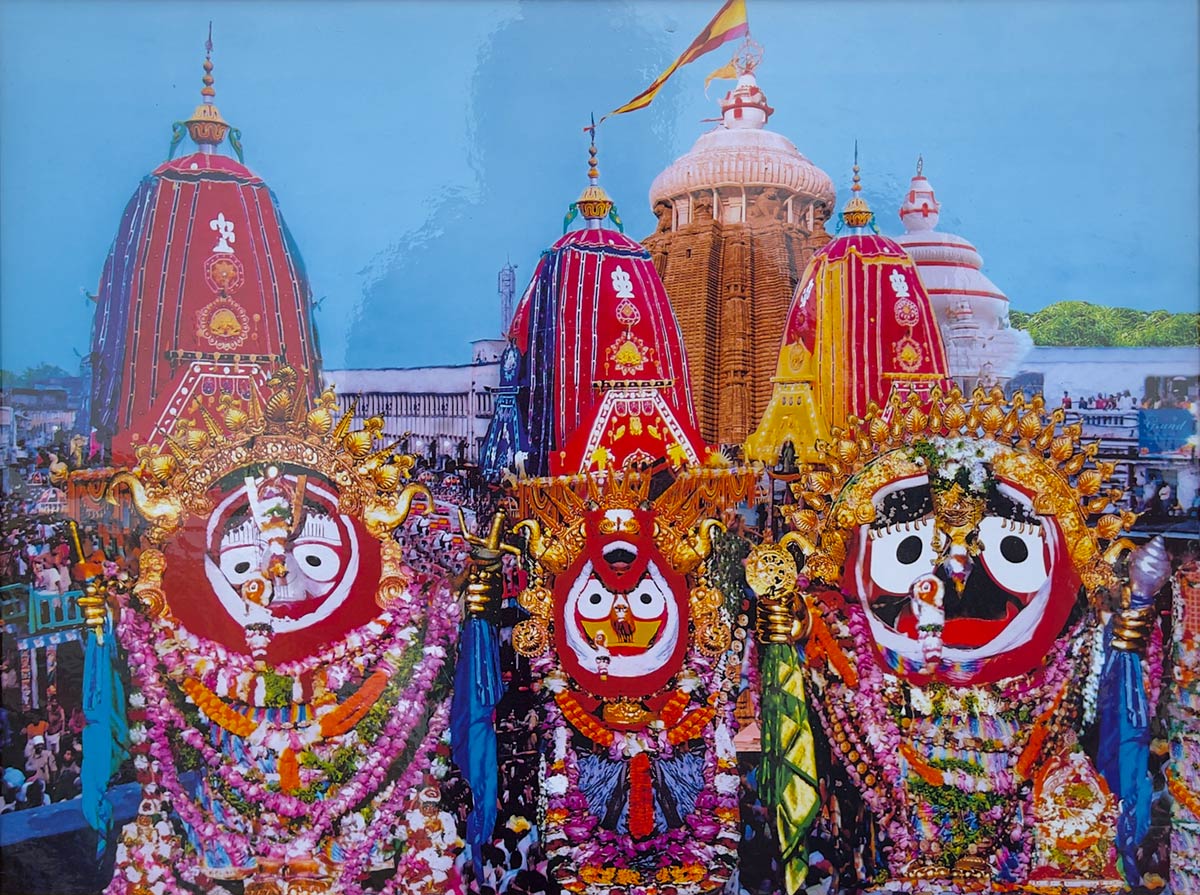 Photograph of icons and temple, Jagannath Temple, Puri