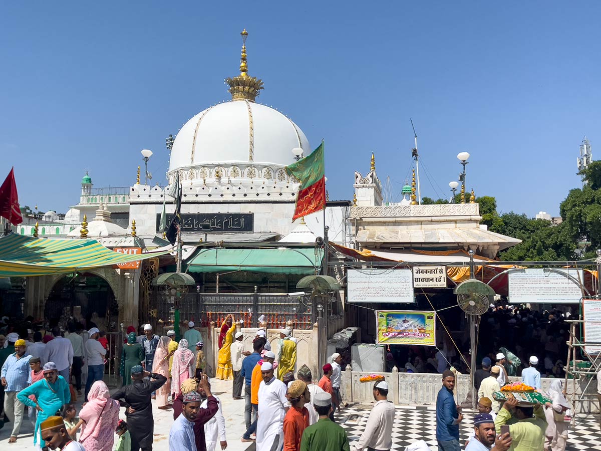 Ajmer Sharif Dargah (Tasavvuf azizi Nizamuddin Auliya'nın mezar yeri), Ajmer