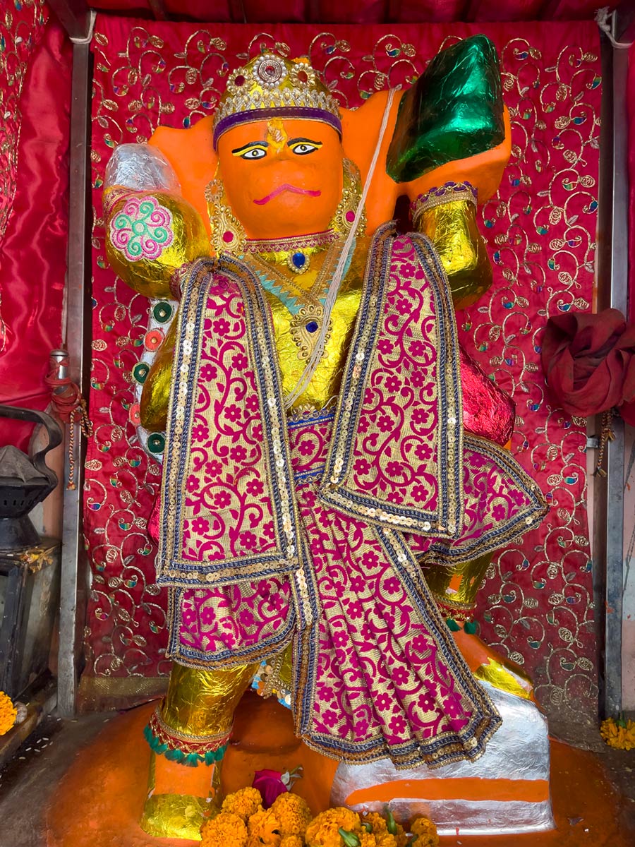 Estatua de Hanuman en el templo de Manibandh Shakti Peeth, Pushkar