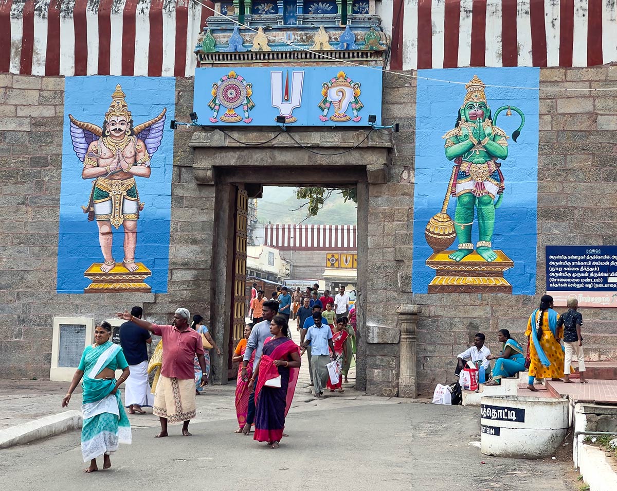 Arulmigu Kallalagar Temple, Azhagar Kovil. Pilgrims at temple entrance.