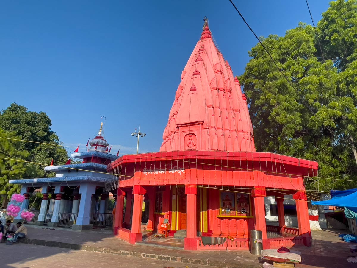 Shivan temppeli Devi Patan -temppelissä Tulsipurissa