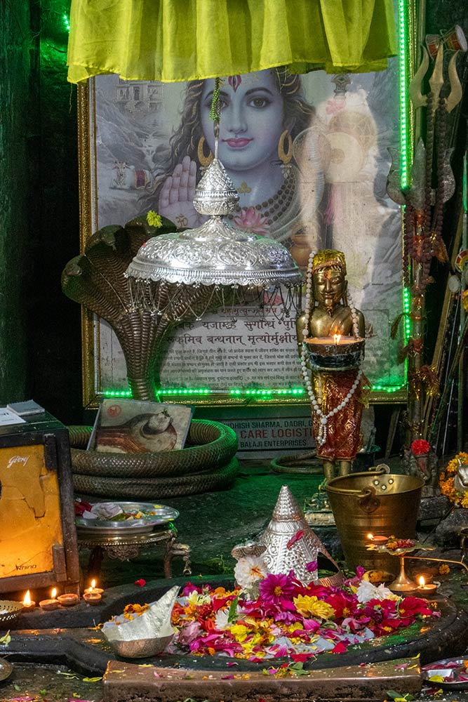 Inre helgedom vid Jageshwar Jyotir Linga Temple, Uttarakhand