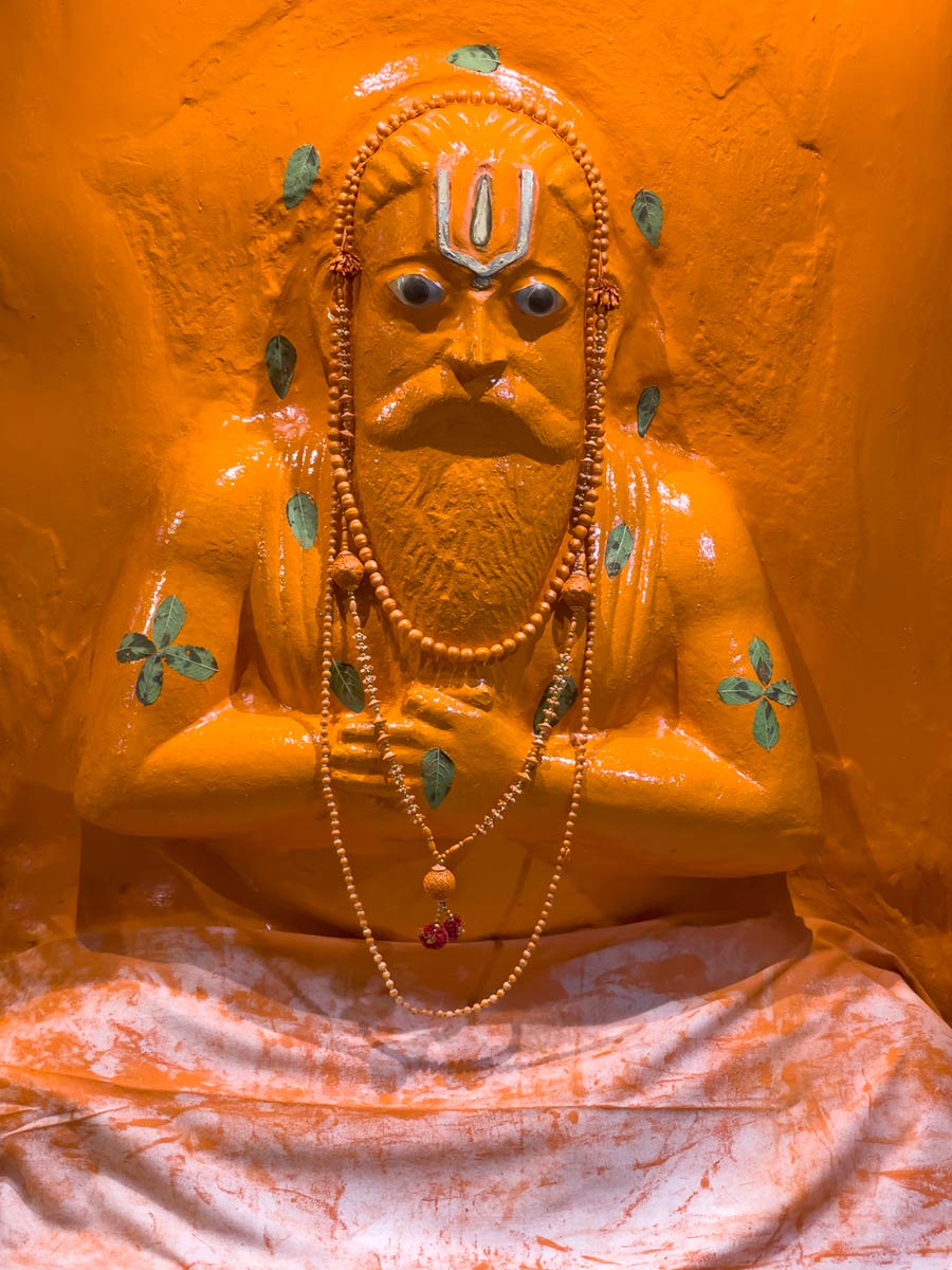 Estatua de Bhagiratha, templo de Kapil Muni, Gangasagar, isla de Sagar