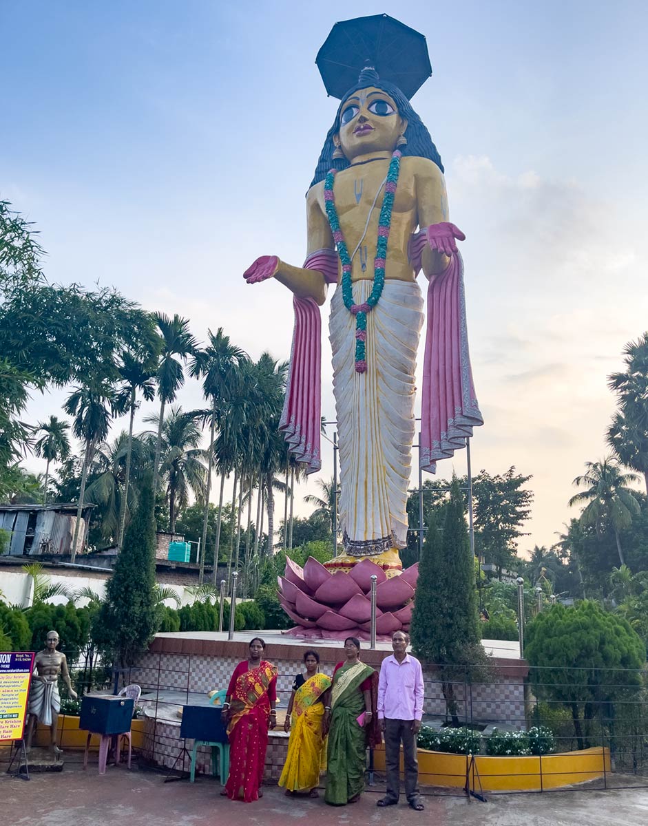 Sri Chaitanya'nın uzun heykeli, Nabadwip