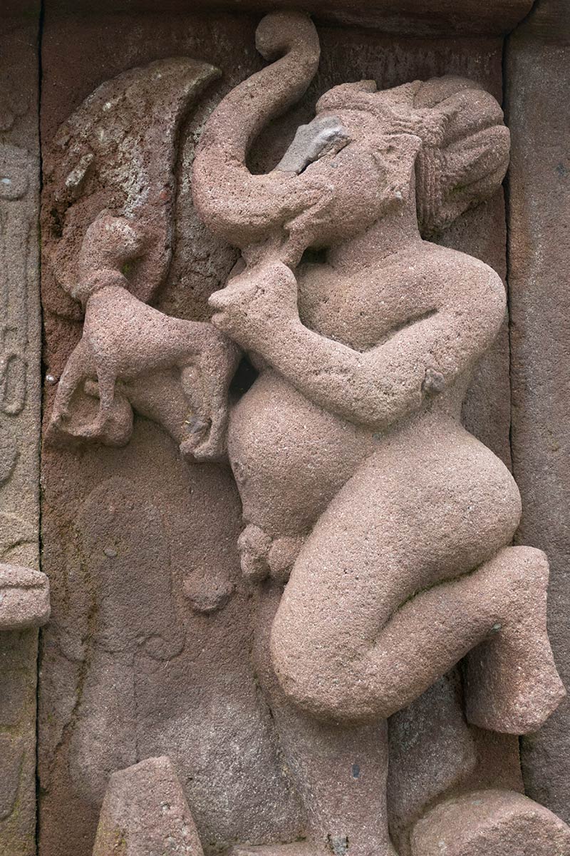 Каменная скульптура Ганеша в кузнице металла, Канди Сукух