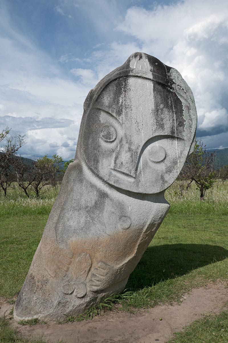 פסל פלינדו ליד הכפר קולורי, עמק הבאדה